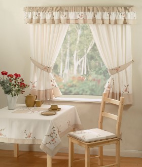 Kitchen Clocks on Do You Start And How Do You Choose Kitchen Curtains For Your Kitchen